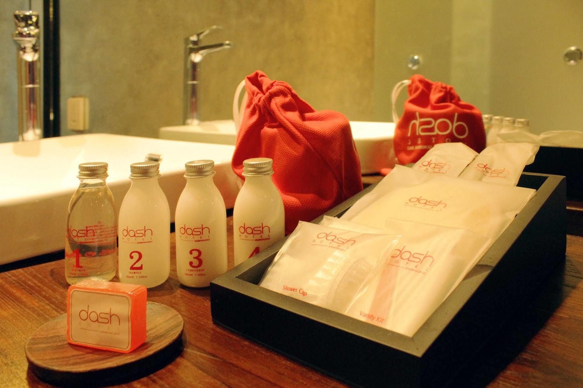 Viva Dash Hotel Seminyak Екстериор снимка